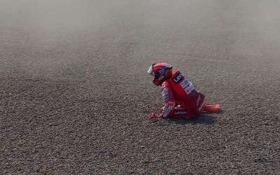 Cedera Usai Crash di Mandalika, Marc Marquez Diprediksi Absen hingga MotoGP 2025 Berakhir