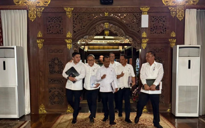 Presiden Mendadak Panggil Sejumlah Menteri hingga Panglima TNI ke Hambalang Semalam