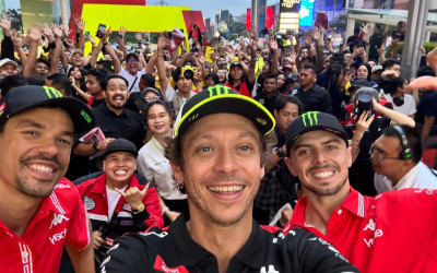 Semangat Talenta Muda Indonesia di Dunia Balap Bikin Valentino Rossi Terkesima