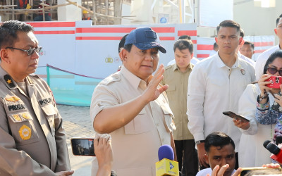 Prabowo Jenguk Korban Aksi Ricuh: Ada Perempuan Mau ke Pasar Dipatahkan Kaki dan Diambil Motornya
