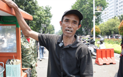 HUT ke-80 TNI Bawa Berkah ke Masyarakat, Penjual Batagor dan Cilok Laku Keras