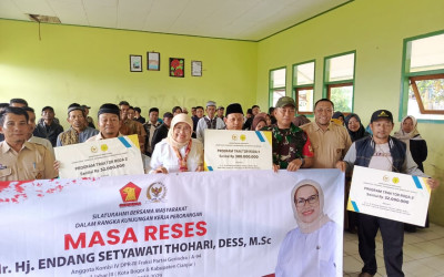 Anggota DPR Gerindra Endang S. Thohari Salurkan Bantuan Rp2,5 Miliar untuk Petani
