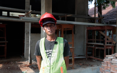 7 Bulan Nganggur, Ayah Dua Anak Ini Kembali Bekerja Berkat Program Revitalisasi Sekolah Prabowo