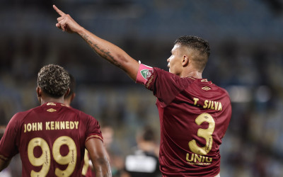 Cetak Gol Penyelamat, Thiago Silva minta Suporter Fluminense 'Sedikit Bersabar'