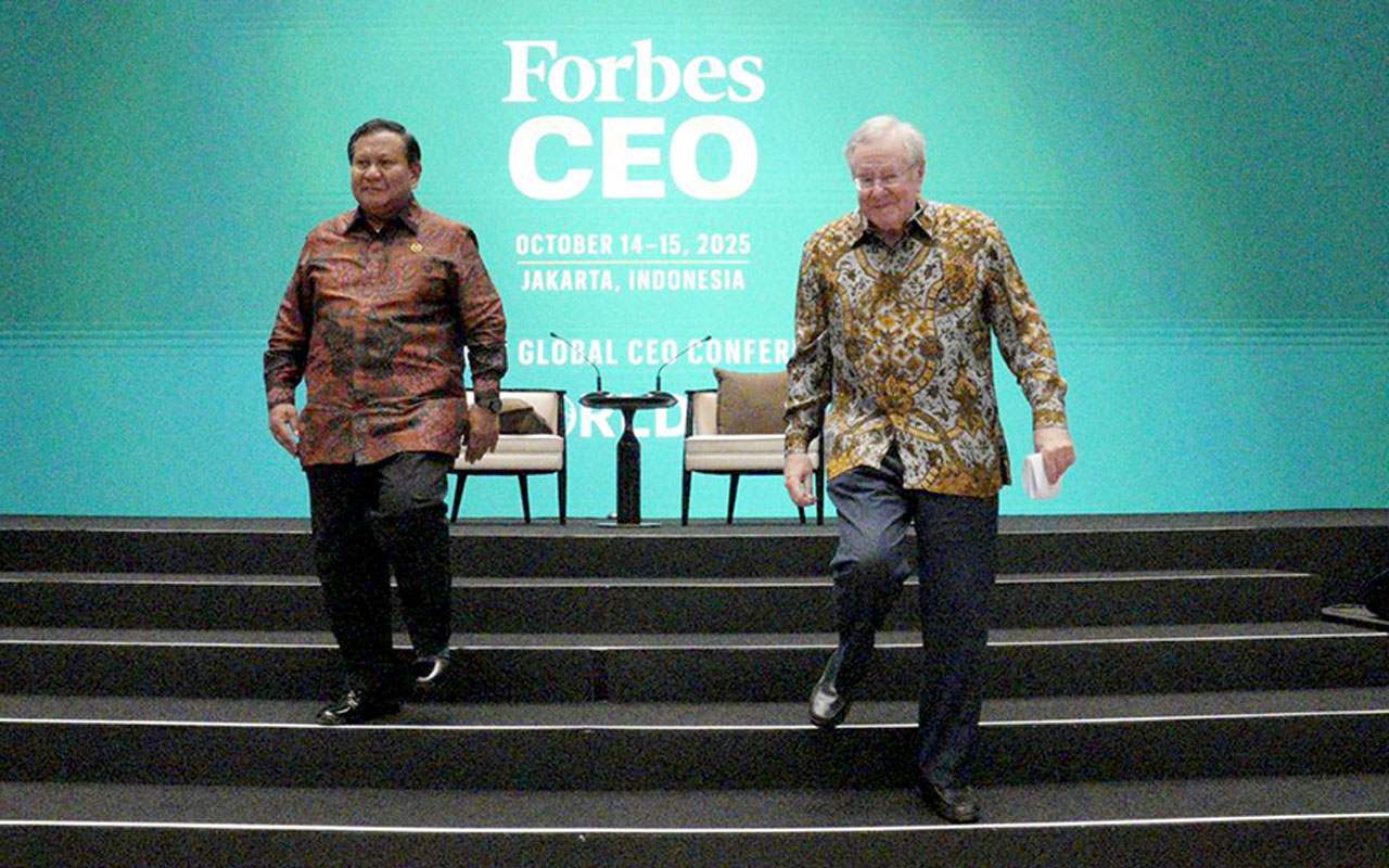 Presiden Prabowo Subianto menghadiri Forbes Global CEO Conference 2025, di Island Ballroom, Hotel St. Regis, Jakarta, Rabu (15/10). [Tim Media Presiden/ Astatom.com]