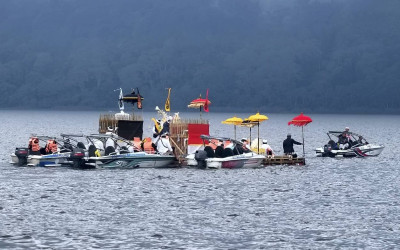 Upacara Danu Kerthi di Danau Beratan Bali