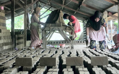 Produksi Batu Bata Merah di Aceh Besar