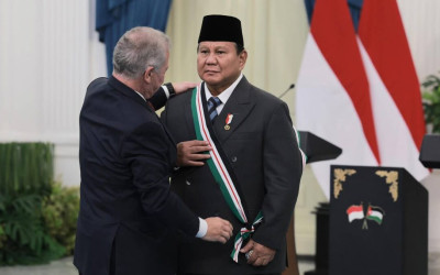 Gelar Kehormatan Bejeweled Grand Cordon Al-Nahda dari Raja Yordania untuk Sang Sahabat, Presiden Prabowo Subianto!
