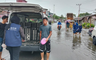 Selain di Aceh, 173 SPPG di Sumut juga Bagikan Makanan untuk Warga Terdampak Bencana Banjir