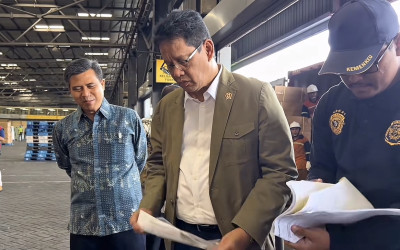 Bea Cukai 'Ngide Ballpres bakal Disumbangkan Ke Sumatera, Purbaya: Lu Jangan Kasih Pernyataan Aneh-Aneh!