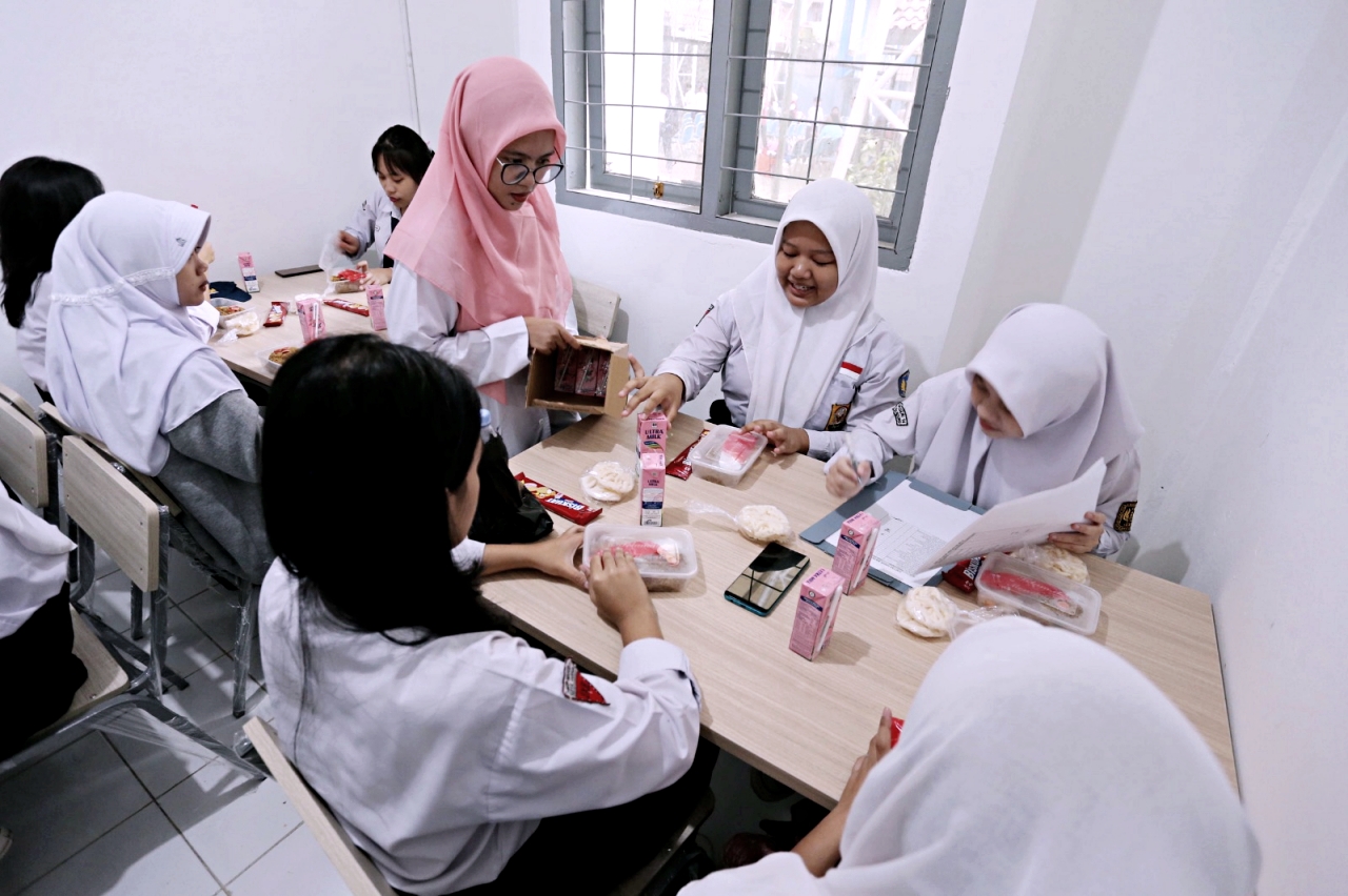 Pengenalan lingkungan Sekolah (MPLS) Sekolah Rakyat di Politeknik Kesejahteraan Sosial (Poltekesos) Bandung, Jawa Barat, Senin (14/07). [astakom/ str-Budi Yanto]