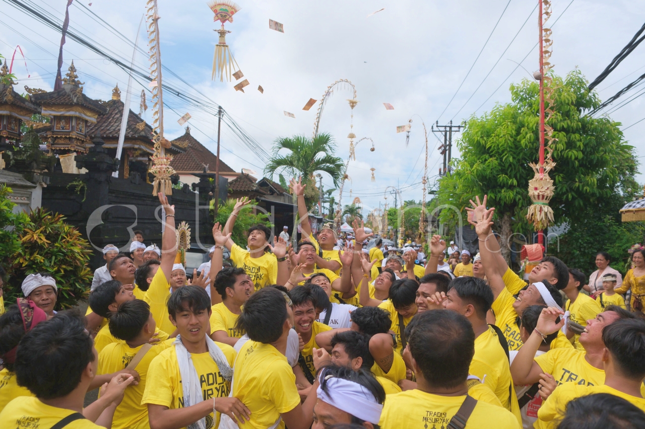 [astakom/str-Putu Yuka]