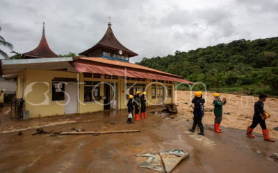 Banjir Bandang di Batu Busuk Kota Padang
