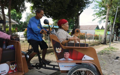 Pemerintah Bagikan Becak Listrik, Pak Slamet: Presiden Prabowo Sudah Perhatikan Rakyat Kecil