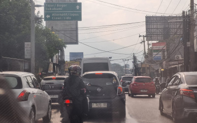 Usai Rekayasa Lintasan 1 Arah, Jalur Puncak kembali Normal Naik-Turun, Tetap Padat Pelancong!