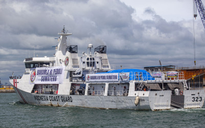 KN Pulau Dana-323 Kirim Bantuan ke Aceh-Sumatera