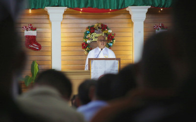 Ibadah Misa Natal di Padang