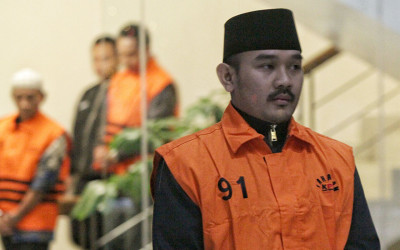 KPK Tahan Bupati Bekasi