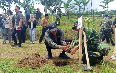 Legislator Gerindra Bareng TNI Polri Tanam Pohon: Jaga Ciremai, Jaga Masa Depan Kuningan