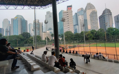 Aktifitas 'Basecamp' Gen Z Jakarta: Gas ke Lapangan Softball GBK dan Berlari Keliling Hutan Kota Senayan