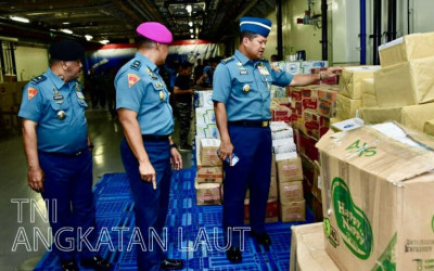 Alumni AAL ’94 Moro Cadas Bantu Korban Terdampak Bencana Banjir di Sumatera Via KRI dr. Radjiman Wedyodiningrat-992