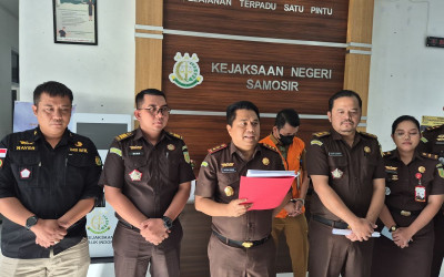 Kadinsos Samosir Ditetapkan Tersangka Korupsi Bantuan Korban Banjir: Kerugian Negara Capai Rp 1,5 M!