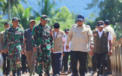 Apresiasi Dokter dan Tim Medis, Prabowo: Jajaran Pemerintah Jangan ada Libur Akhir Tahun Urus Bencana!