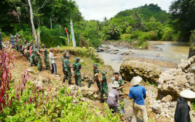 Sat Set! TNI AD, Kemen PU, dan Masyarakat Mulai Bangun Jembatan Bailey