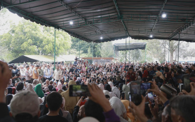 Dihadapan Pengungsi, Prabowo : Mohon Maaf Jika Masih Ada Kekurangan, Pemerintah Terus Bekerja!