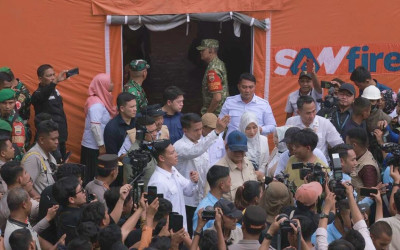 Presiden Prabowo Menyambangi Posko Pengungsian di Langkat