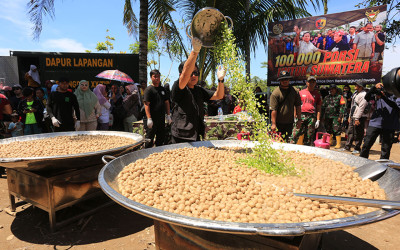 Seratus Ribu Porsi untuk Korban Banjir Bandang