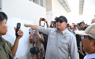 Tinjau Sumatera, Komisi VI DPR Kawal Pembangunan 500 Unit Huntara Tambahan di Sumbar