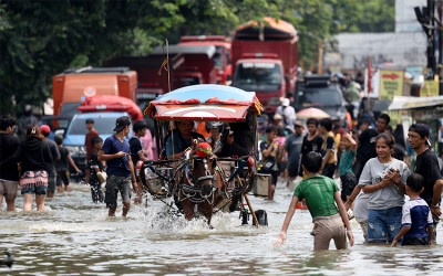 Diguyur Hujan Deras, Puluhan RT dan Ruas Jalan di Jakarta Terendam Banjir