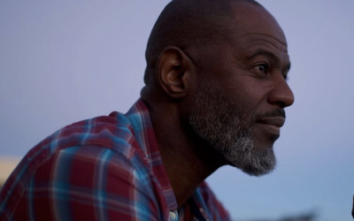 Auto Baper! Brian McKnight Nyanyi Langsung di Nikahan El Rumi & Syifa, Vibes-nya Kayak Konser Privat