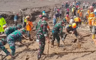 Sebanyak 23 Prajurit TNI AL Tertimbun Longsor Cisarua, 4 Jenazahnya Ditemukan