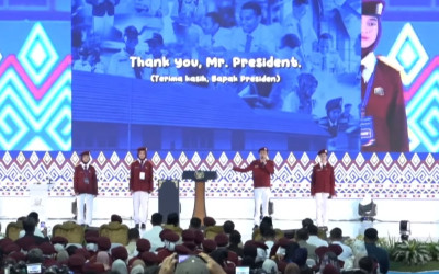 Momen Haru: Siswa Sekolah Rakyat Menampilkan Orasi 4 Bahasa Berjudul ’Terima Kasih Presiden’