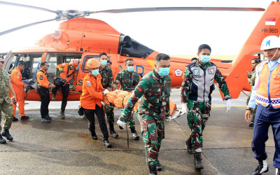 Evakuasi Jenazah Korban Pesawat ATR 42-500