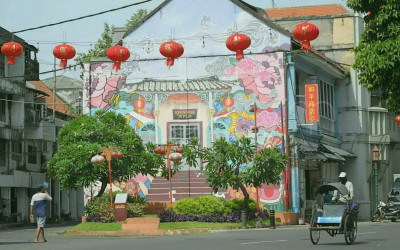 Lampion Jelang Imlek di Kawasan Pecinan Surabaya