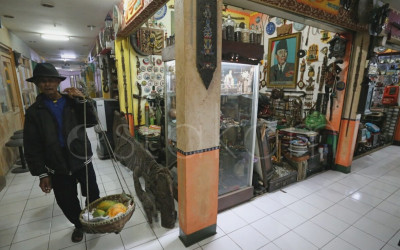 Pasar Antik Cikapundung Bandung