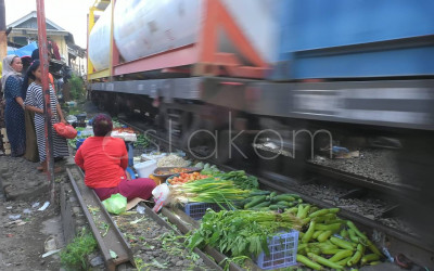 Aktivitas Pedagang di Pasar Dupak Magersari Surabaya