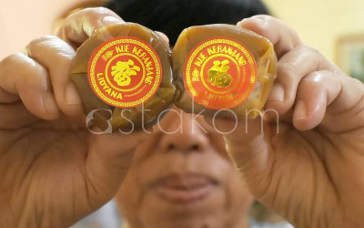 Produksi Kue Keranjang Jelang Imlek di Surabaya