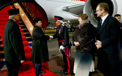 Unik, Momen Pejabat Inggris Sambut Prabowo di Bandara London Stansted