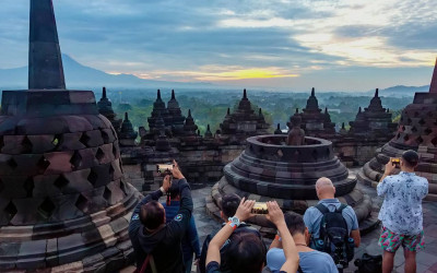 Matahari Terbit 2026 dari Puncak Candi Borobudur