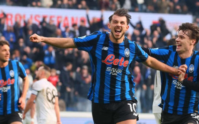 Atalanta Bungkam Napoli 2-1, Gol Telat Samardzic Hancurkan Misi Partenopei