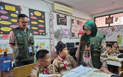 Pulihkan Pendidikan di Sumbar, Kemendikdasmen Salurkan 1.476 Buku Bacaan ke Sekolah di Solok