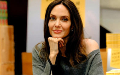 Angelina Jolie Dikabarkan Siap Tinggalkan AS, Tunggu Anak Kembar Genap 18 Tahun