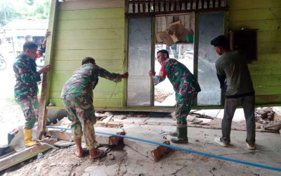 Rehabilitasi Sumatera terus Dikebut: TNI Bersihkan Rumah Warga Lansia Hingga Guru di Aceh