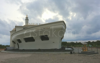 Masjid Kapal Al Fauzan di Padang Pariaman