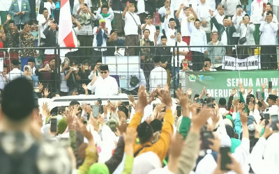 Stadion Gajayana Full! Momen Warga NU Bersholawat Sambut Kedatangan Prabowo