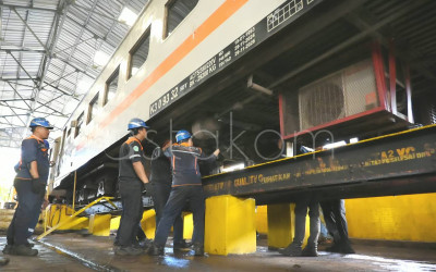 Jelang Ramadan Kereta Api Surabaya Cek Sarana